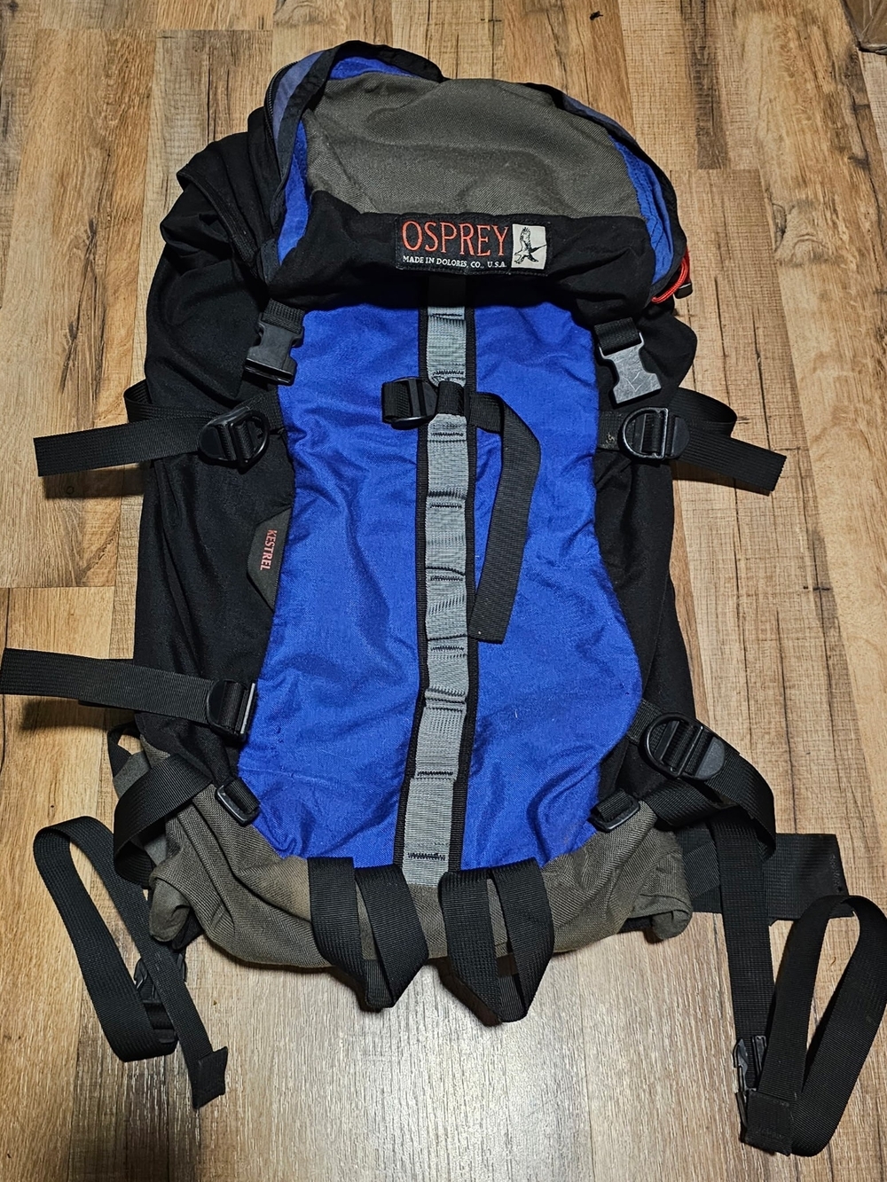 OSPREY Men’s Blue and Black Technical Hiking Backpack